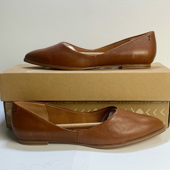 NIB - ZODIAC "Hills" Leather Flats (6) - Picture 2 of 4